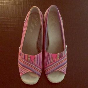 TOMS Wedge